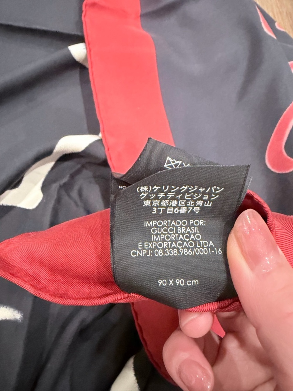 New Gucci Black Red Silk Square Scarf with Gucci Is life SZ 90x90cm - Picture 7 of 8